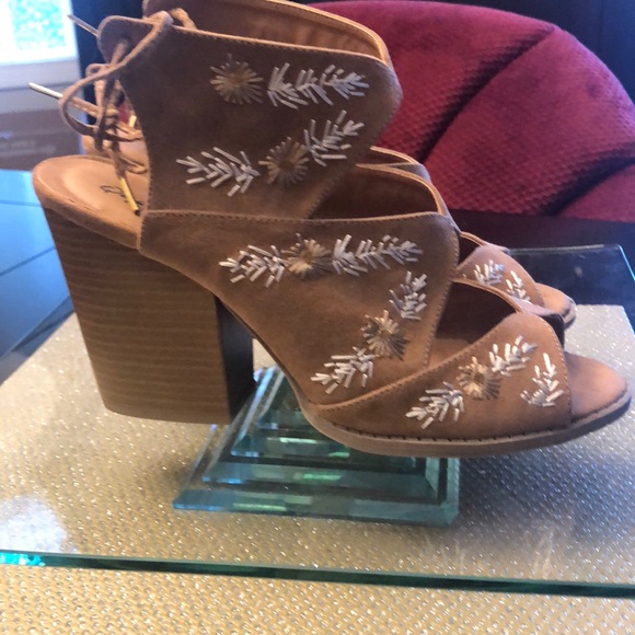 Quipid Wedge Suede and Embroidery Flowers - Heels - Picture 4 of 13